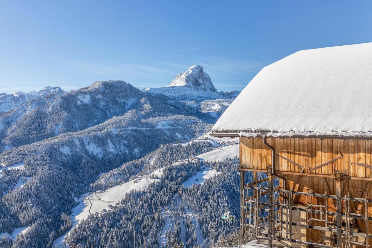 Appartamento Primo Piano San Martino in Badia Bagian luar foto
